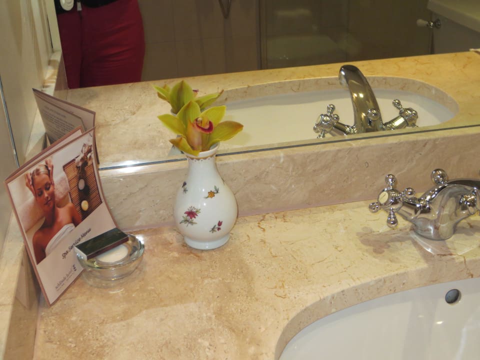 Орхидея в ванной комнате Schlössle Hotel