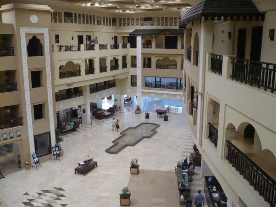 Ausblick von der 5. Etage in den Lobbybereich Steigenberger ALDAU Beach Hotel