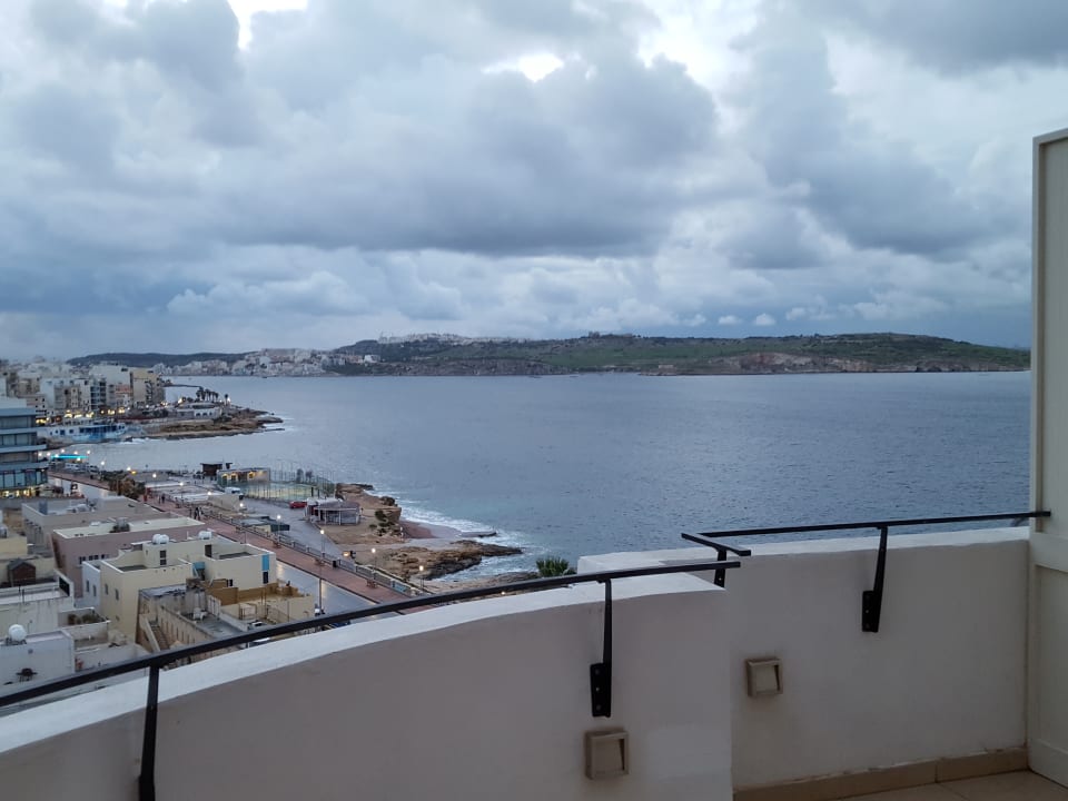 Meer- und Stadtblick vom Balkon db San Antonio Hotel + Spa