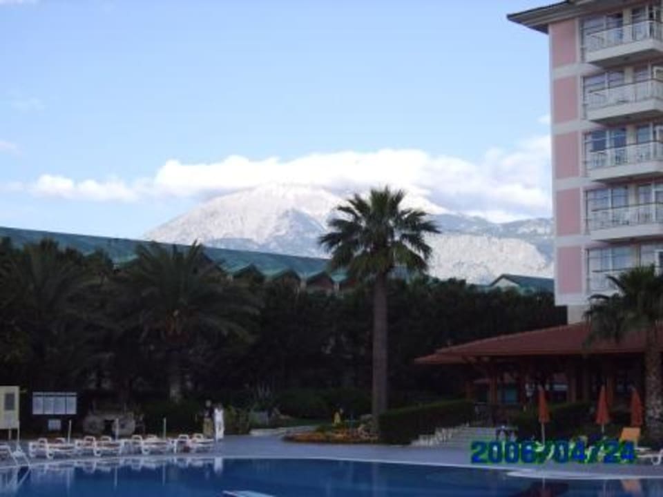 das schneebedeckte Taurusgebirge im April Akka Alinda Hotel