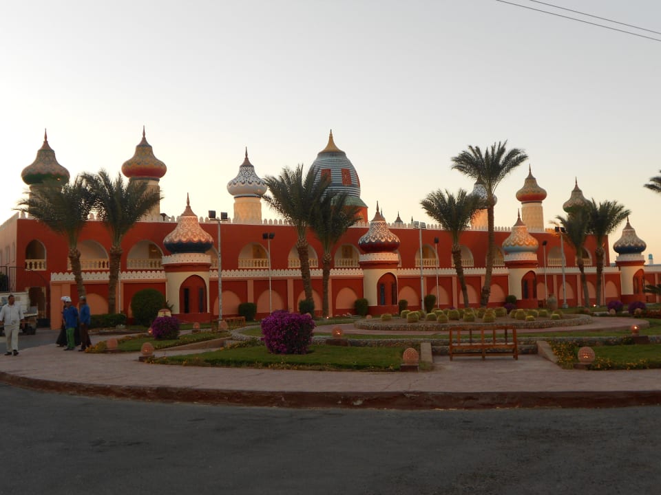  Außerhalb der Anlage gesehen Pickalbatros Alf Leila Wa Leila Resort - Neverland Hurghada