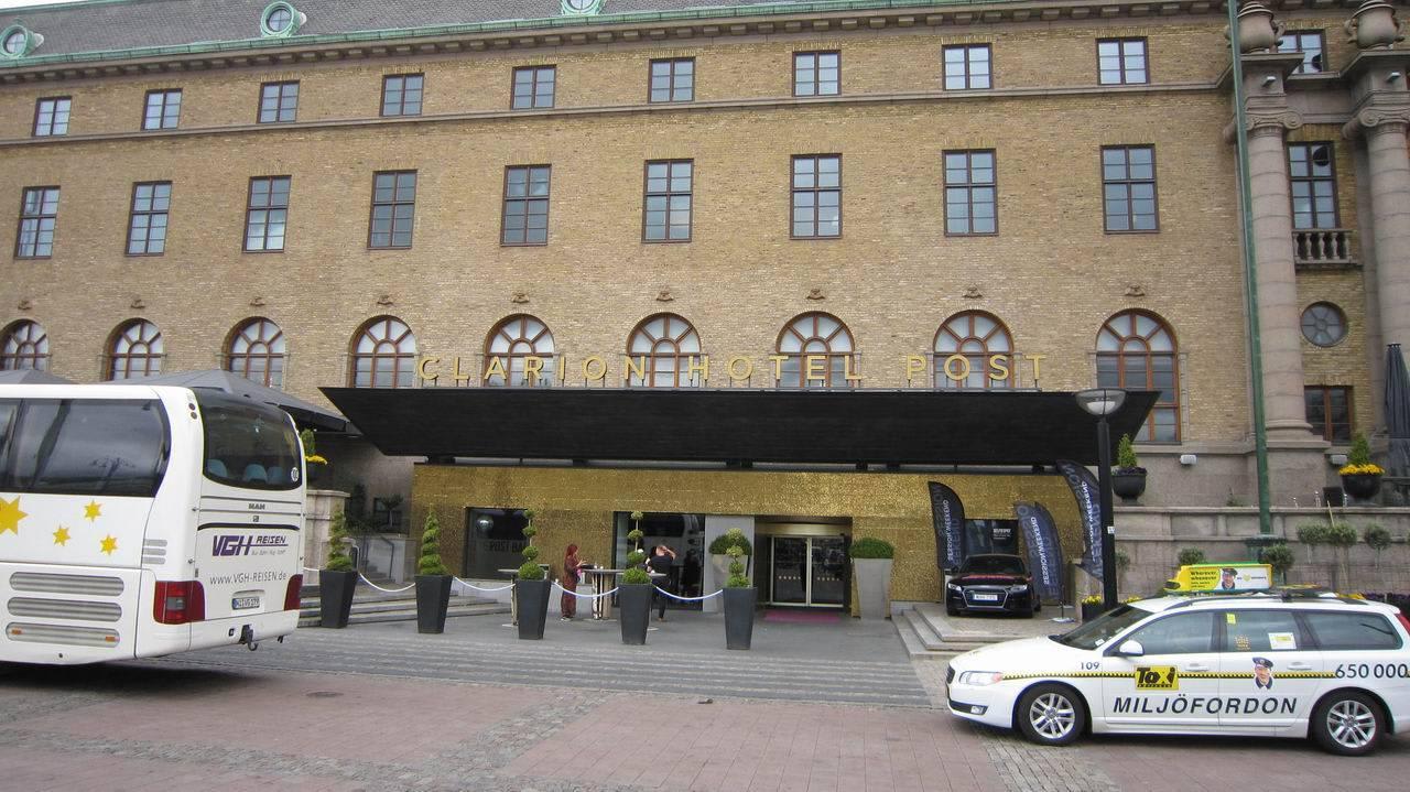 Entrance Hotel Clarion Post