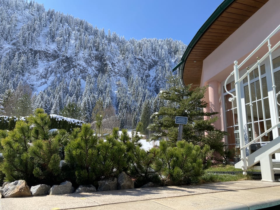Außenansicht Wellnesshotel ...liebes Rot-Flüh
