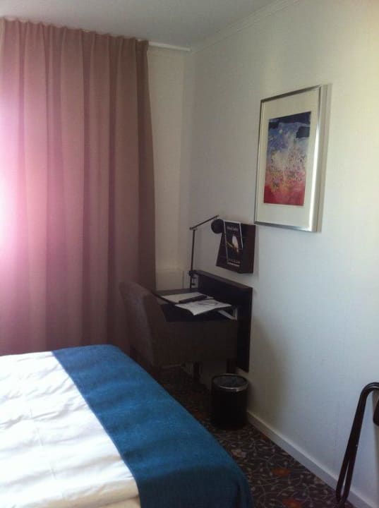 Zimmef mit Schreibtischchen ProfilHotels - Hotel Garden