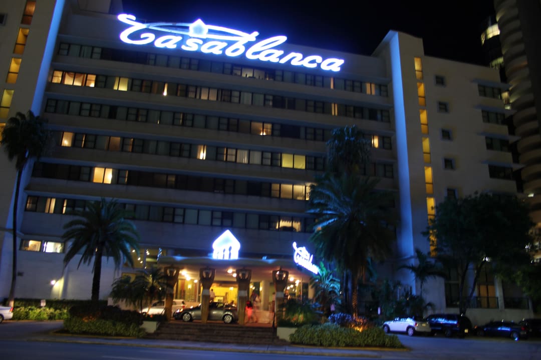 Das Hotel bei Nacht Casablanca on the Ocean - East Tower