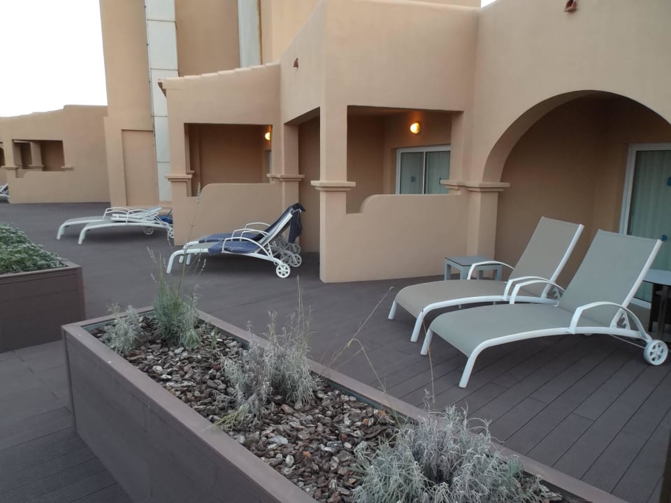 Liegen vor den Zimmern Superior Grupotel Santa Eularia & Spa - Adults only