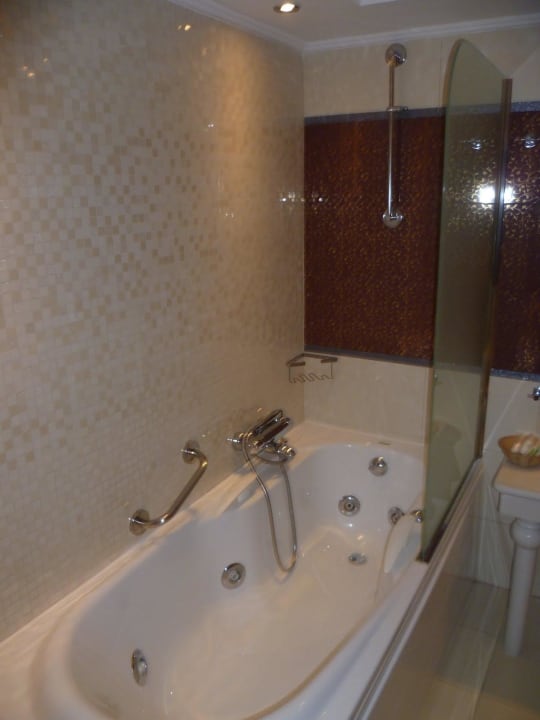 Badezimmer 4-Sterne Suite Nebengebäude Tsilivi Beach Hotel