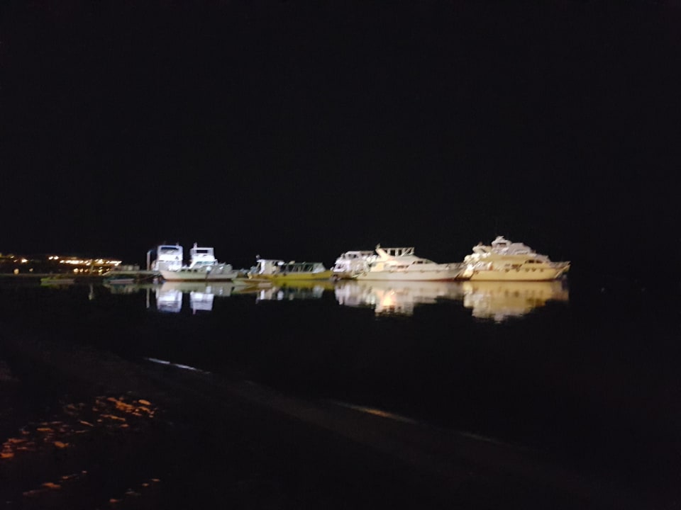 Schiffe bei Nacht Giftun Azur Resort