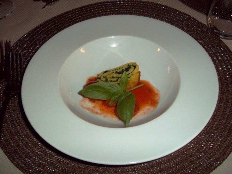 Kartoffel - Spinatroulade an Kirschtomatenrgout Alphotel Tyrol