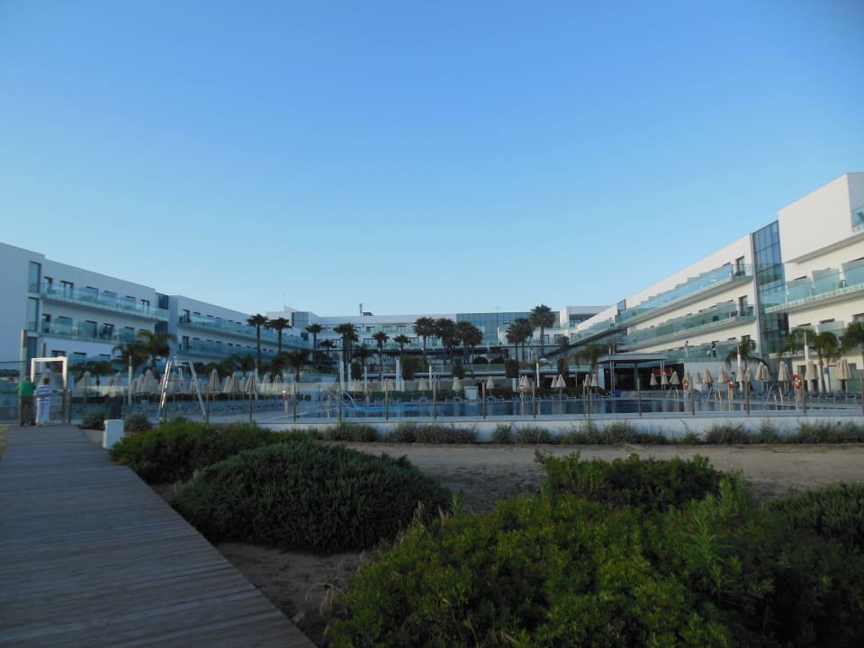 Hotel vom Weg zum Strand aus Hipotels Gran Conil Hotel