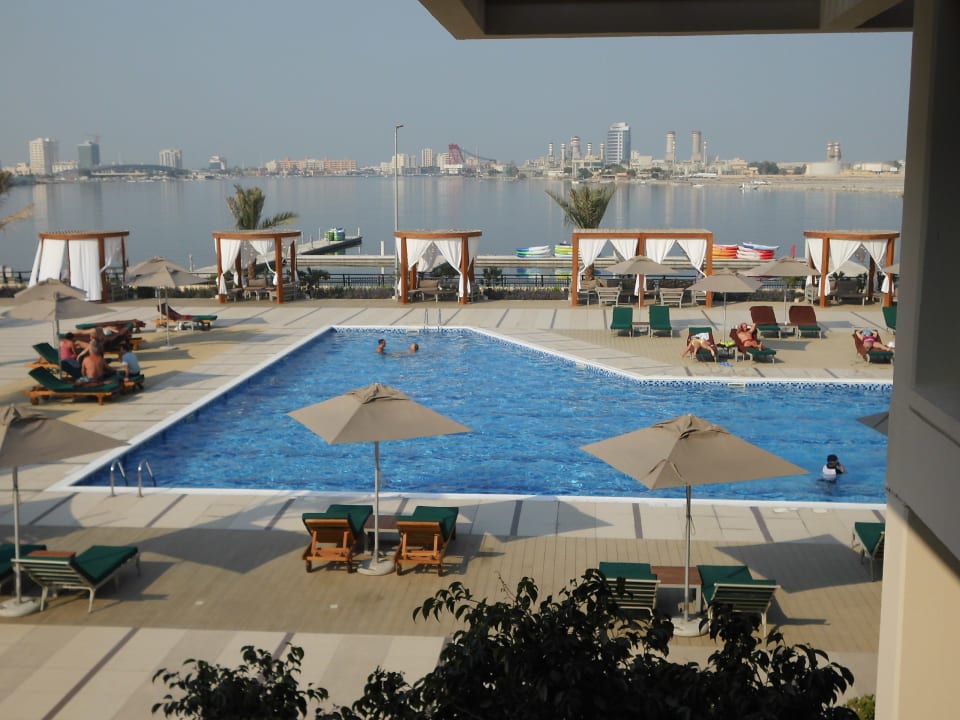 Pool Hilton Garden Inn Ras Al Khaimah
