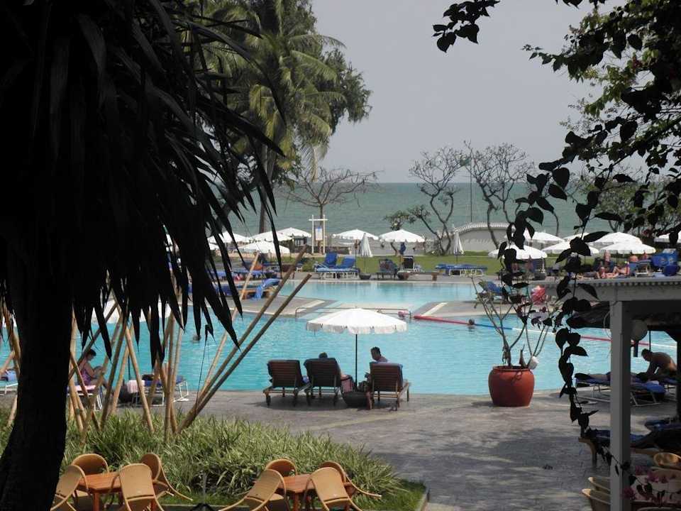 Von der Lobby zum Pool The Regent Cha Am Beach Resort