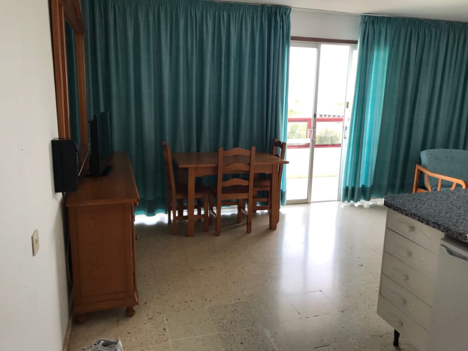 Zimmer Corona Roja