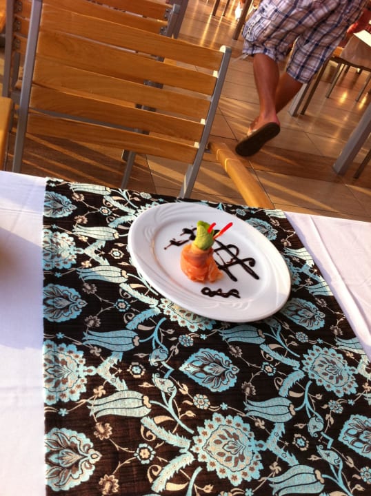 Lachsröllchen am Abend  Hotel Delphin Imperial