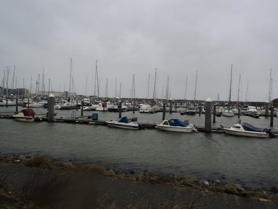 Vom Zimmer auf den Jachthafen Leonardo Hotel IJmuiden Seaport Beach