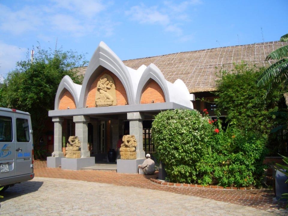 Eingang zum Hotel AVANI Quy Nhon Resort & Spa