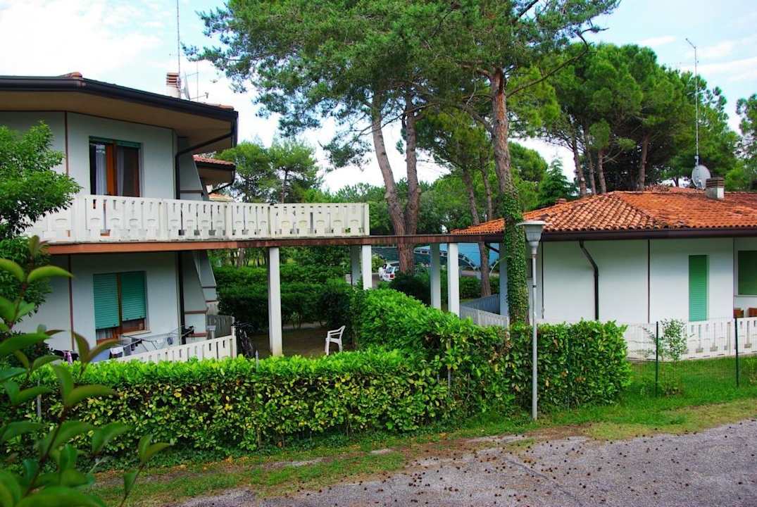 Zu den Nachbargrundstücke Villa Erica