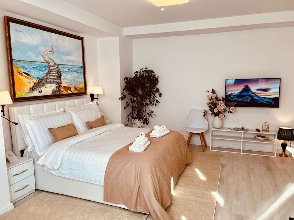 Zimmer Leo's Apartment Tirana Garden View