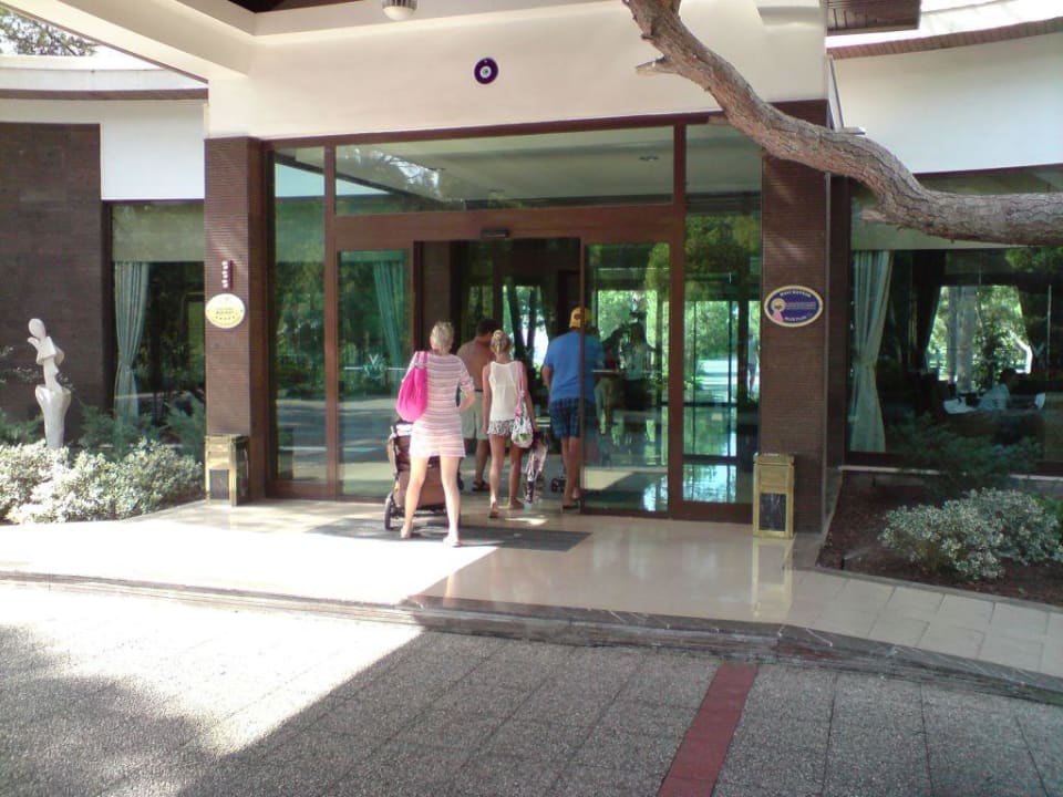 Blick zum Rezeptionsgebäude Voyage Belek Golf & Spa