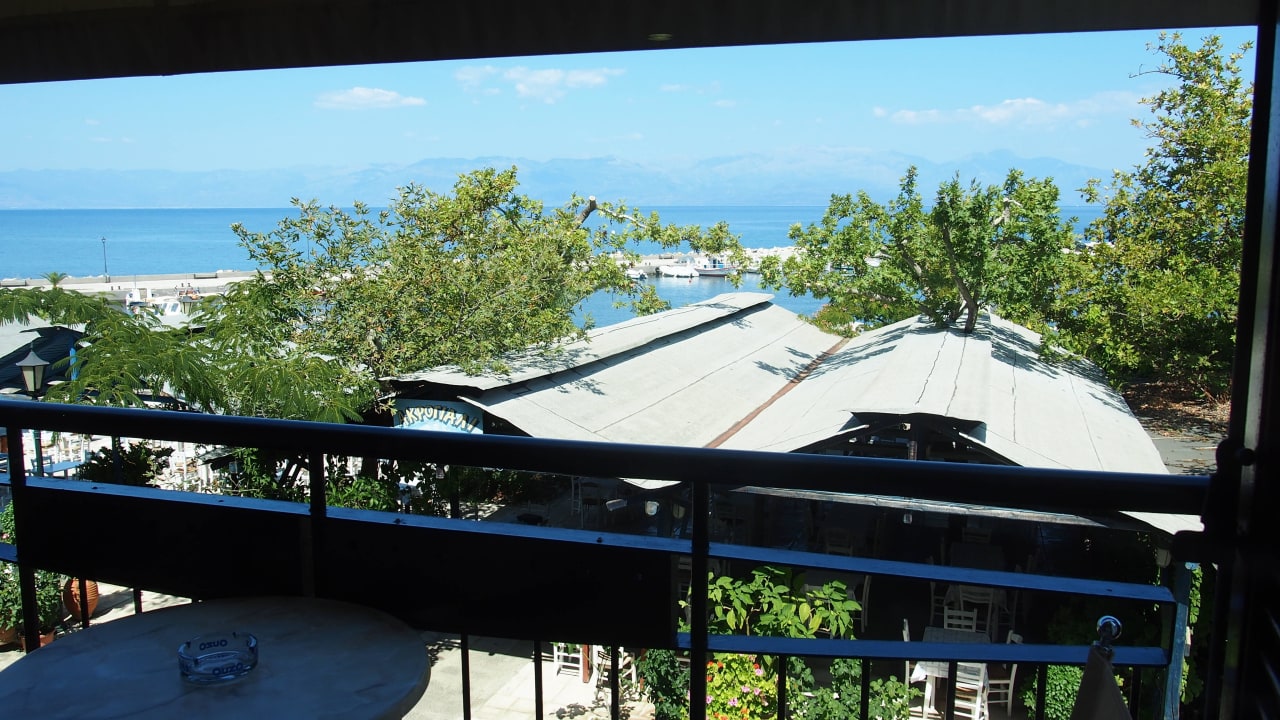 Ausblick auf die Taverne Akroyali Hotel & Villas