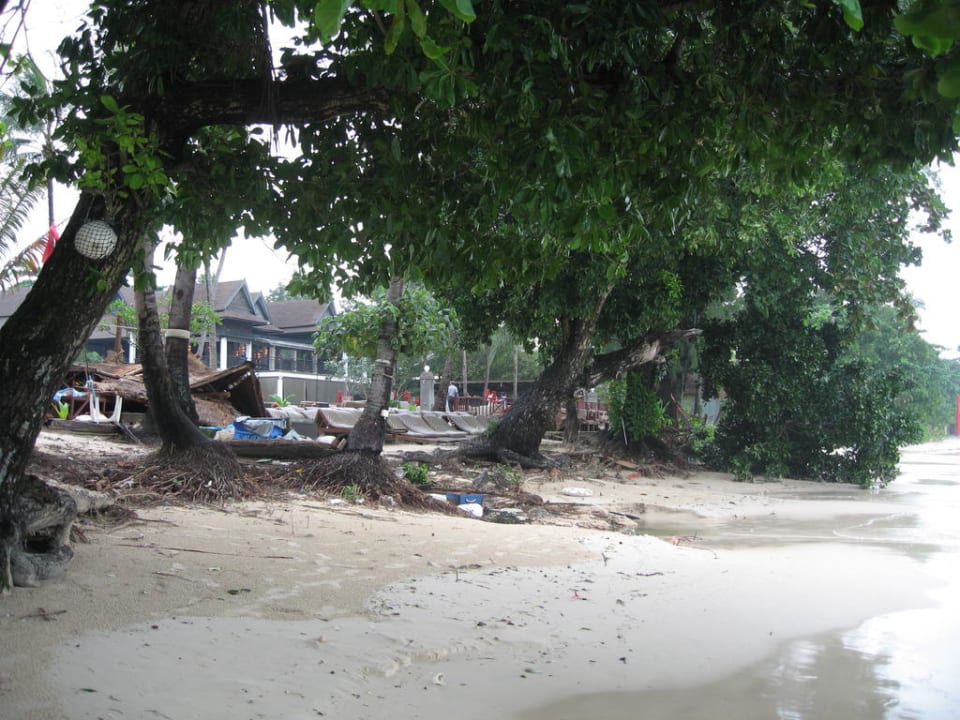 Nach dem Unwetter mit seinen Folgen Amari Koh Samui