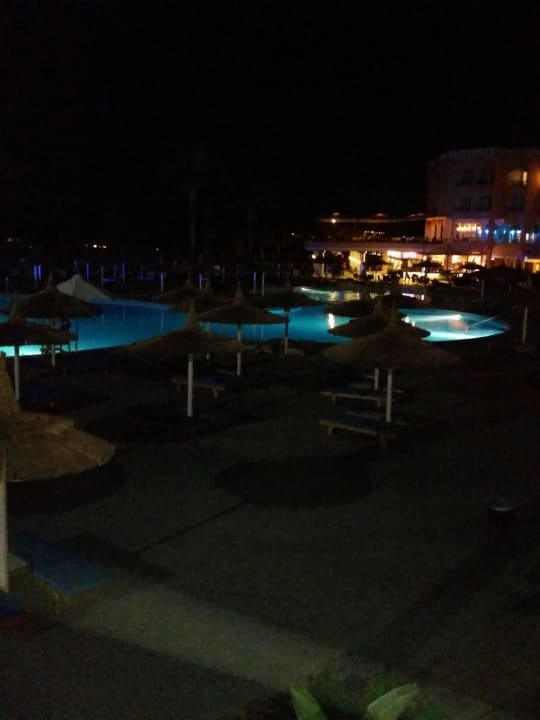 Pool im dunkeln Beach Albatros Resort