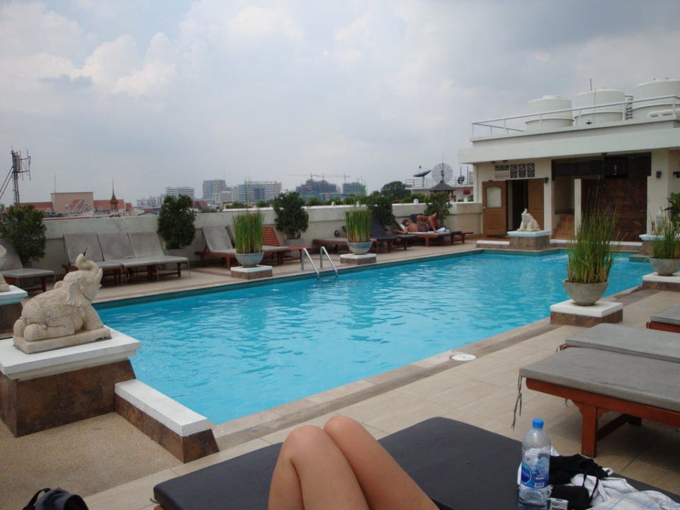 Pool Rambuttri Village Inn & Plaza