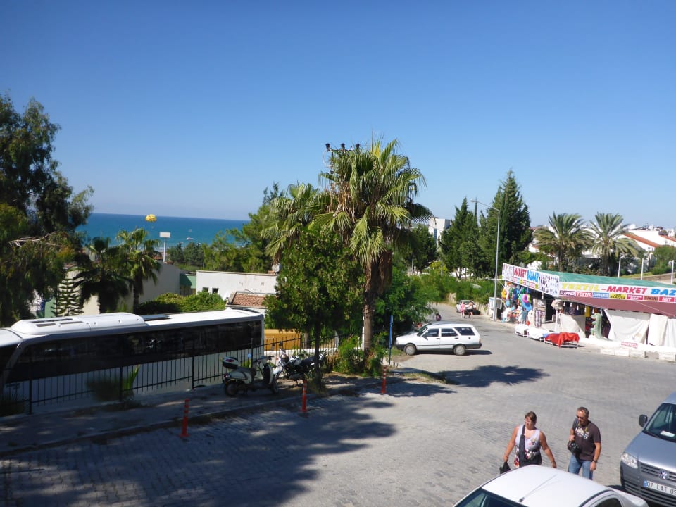 Der Weg zum Strand ca. 200 m Side Alegria Hotel & Spa - Adults only +16