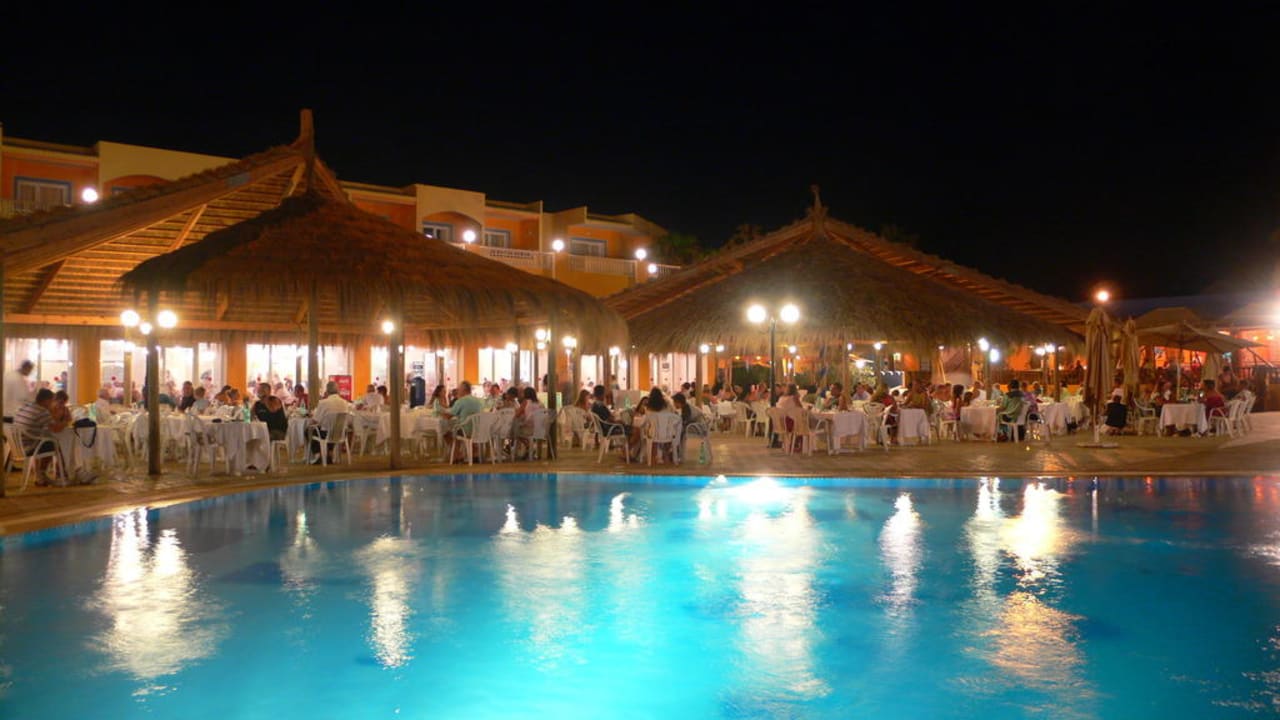 Außenanlage vom Restaurant Caribbean World Thalasso Djerba