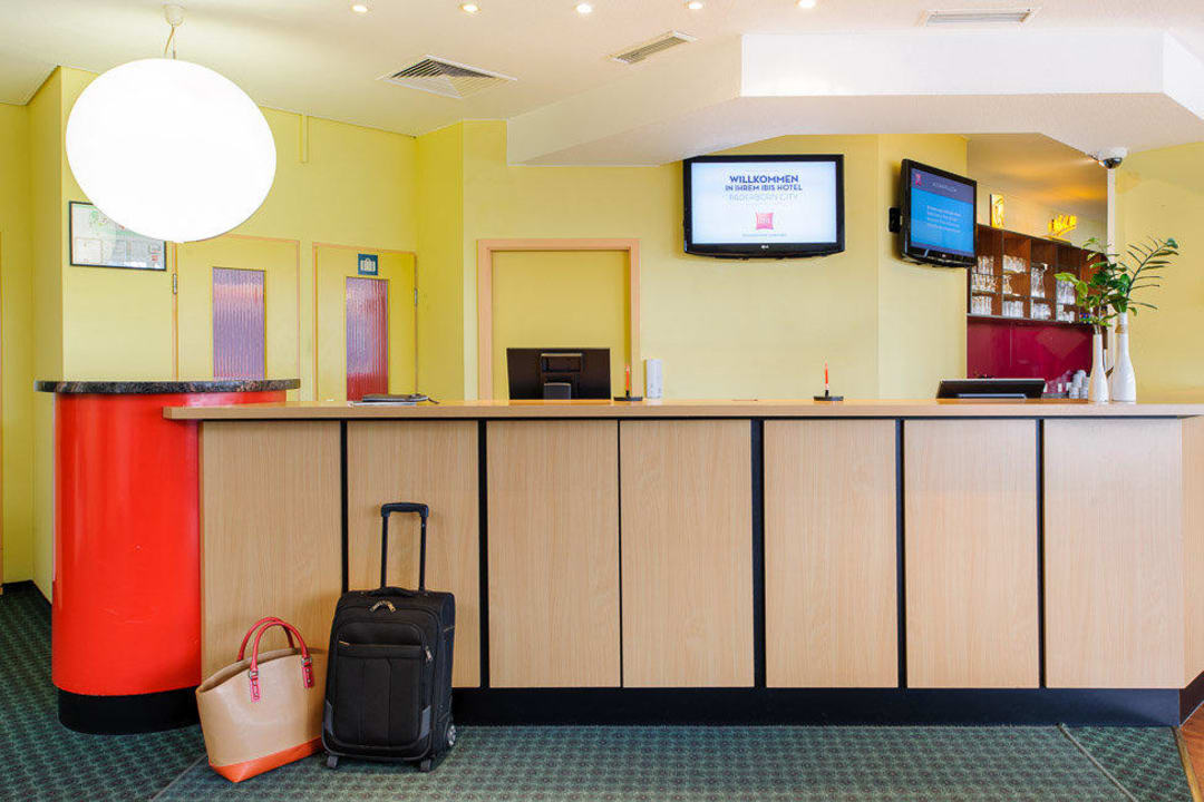 Rezeption Hotel Ibis Paderborn City
