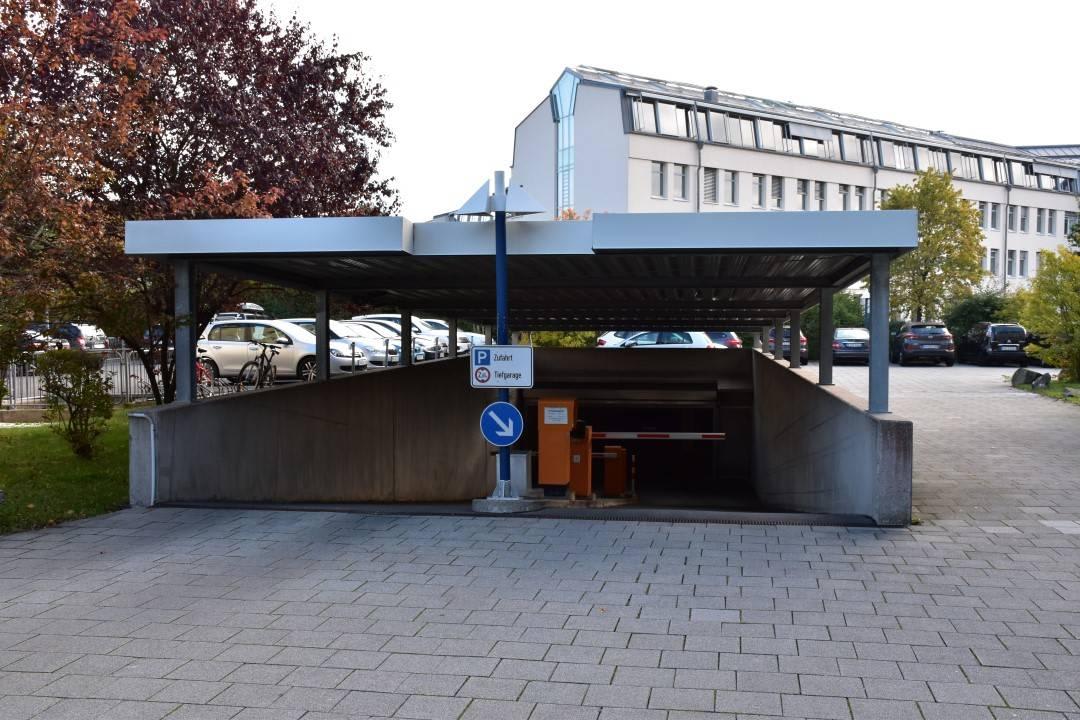 Tiefgarageneinfahrt Hotel Arvena Kongress