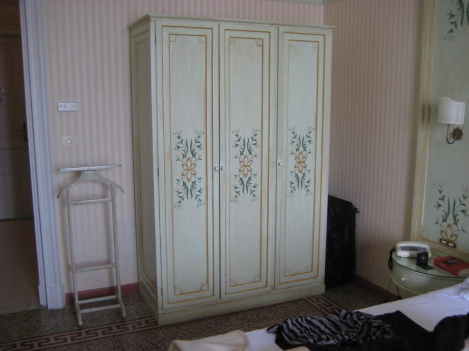 Schrank Grand Hotel Europa Palace