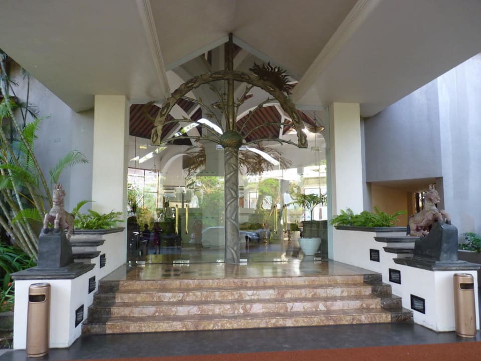Hoteleingang Royal Palms Beach Hotel