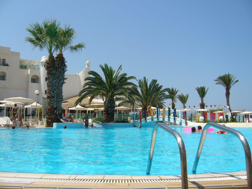Poolanlage  Hotel El Mouradi Skanes Beach
