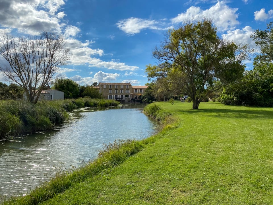 Gartenanlage Hotel Le Moulin De Chalons