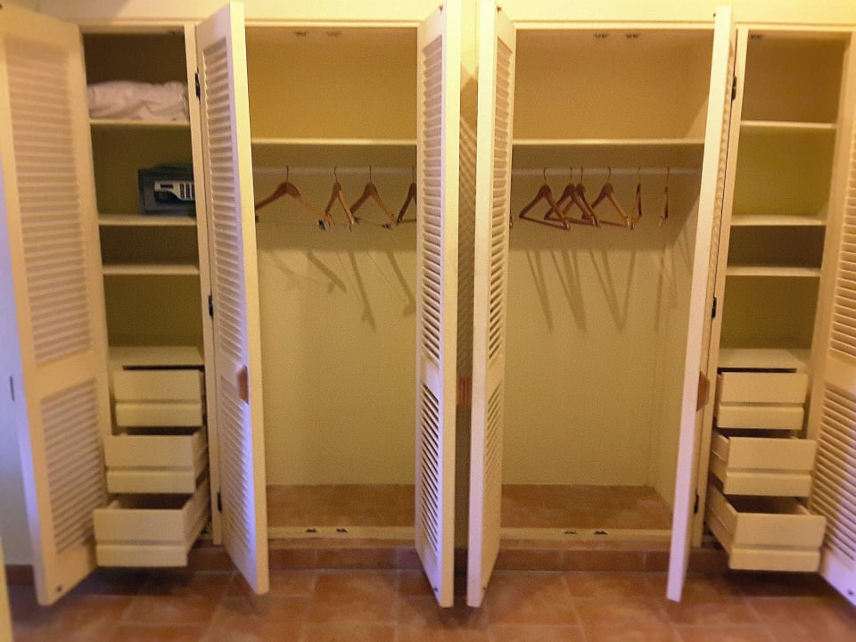 Kleiderschrank mit Safe Hotel Three Corners Ocean View prestige - Adults only