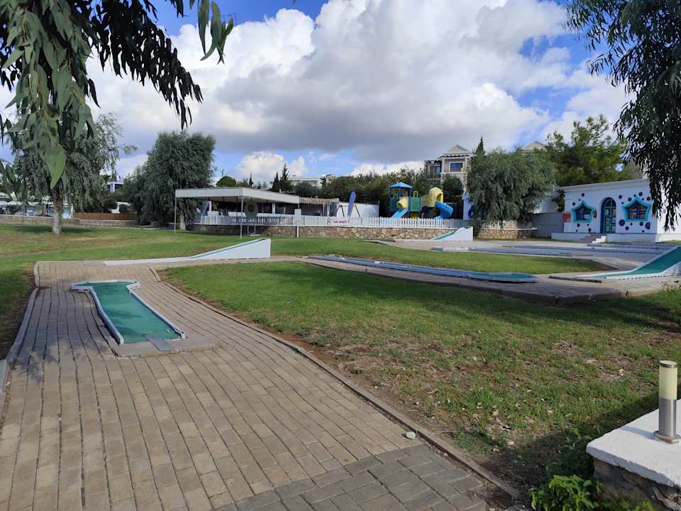 Gartenanlage alltoura Club Hotel Kiotari Miraluna