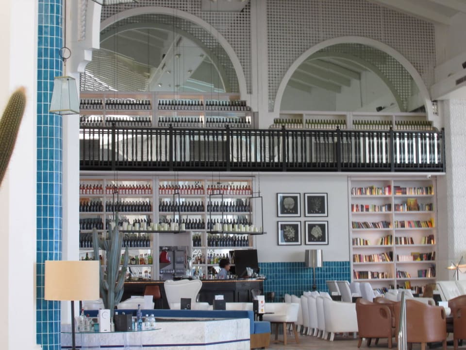 Großzügige Lobby mit Bibliothek H10 Timanfaya Palace - Adults only
