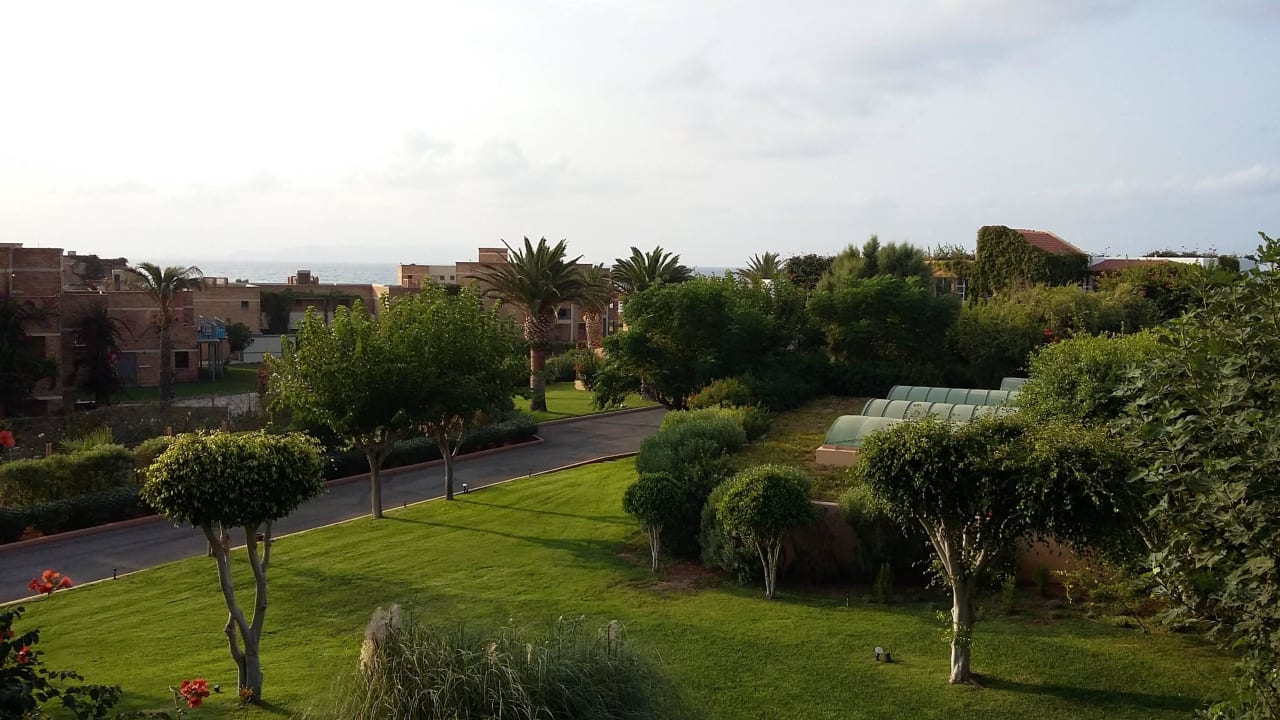 Traumhafte Vegetation Anissa Beach & Village