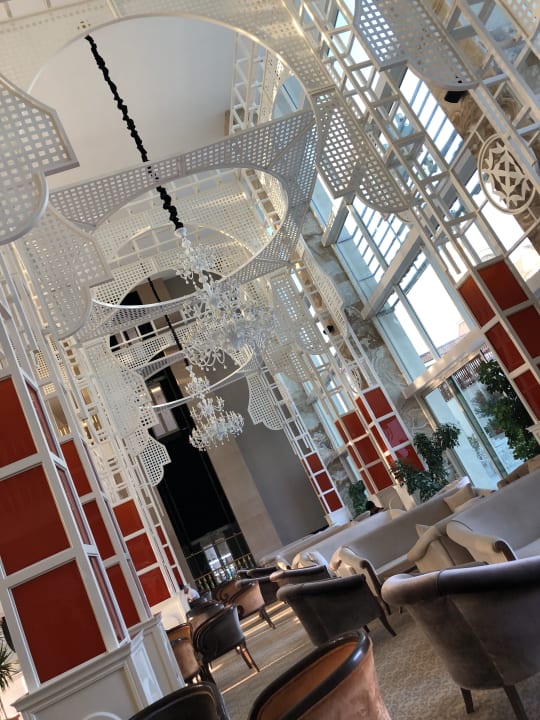 Lobby Well Palace Side