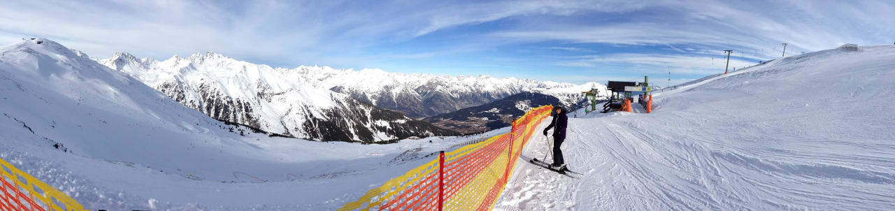 Panorama Ansicht in Richtung Genussabfahrt Schlosshotel Fiss