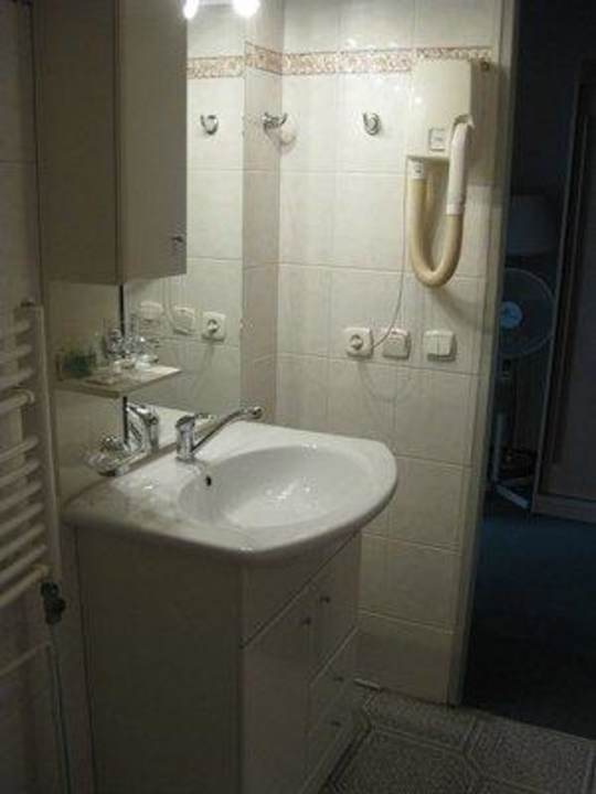 Großes, sauberes Badezimmer Hotel Nabucco