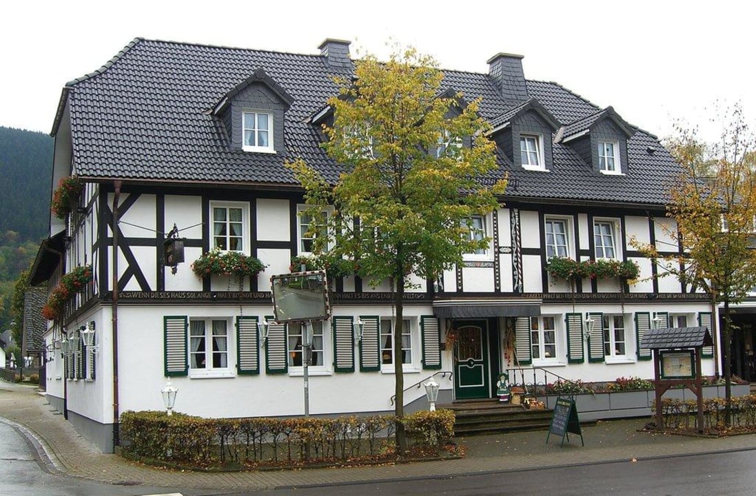 Straßenfront Landhotel Voss