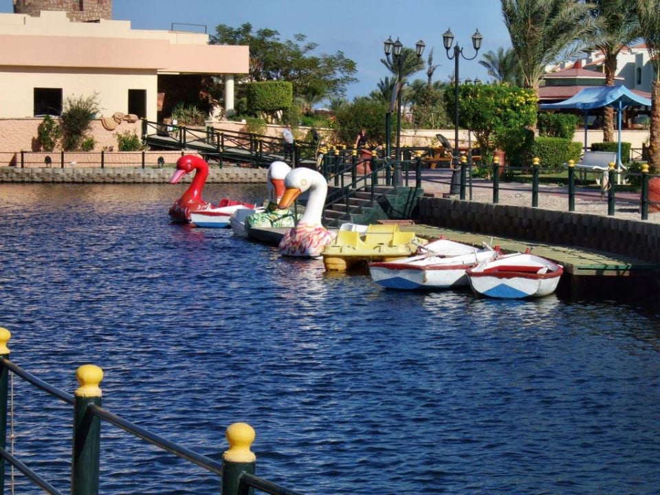 Mit dem Boot durch die Lagune zum Strand Pickalbatros Dana Beach Resort - Hurghada