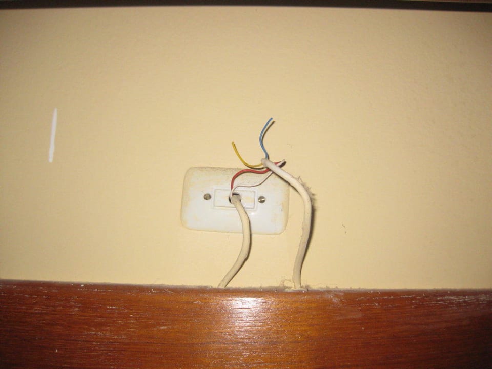 Kabel aus den´Wänden Eix Alcudia Hotel