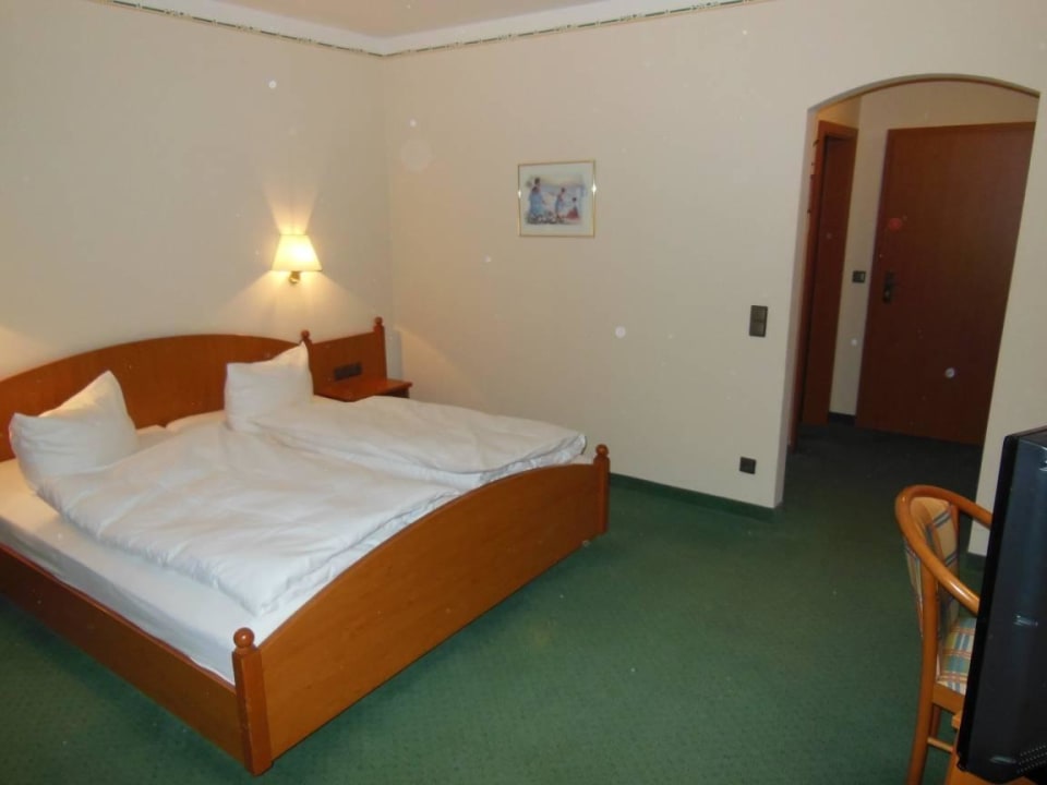 Zimmer Burghotel Goldener Hirsch