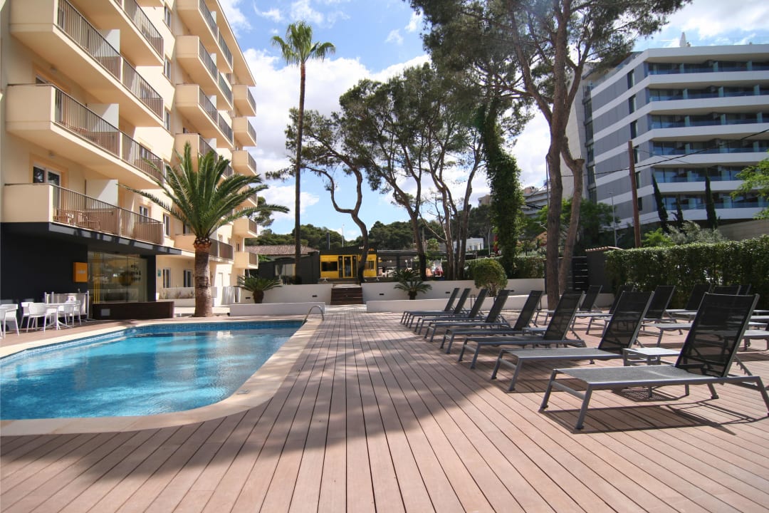 Pool Cabot Tres Torres Apartaments