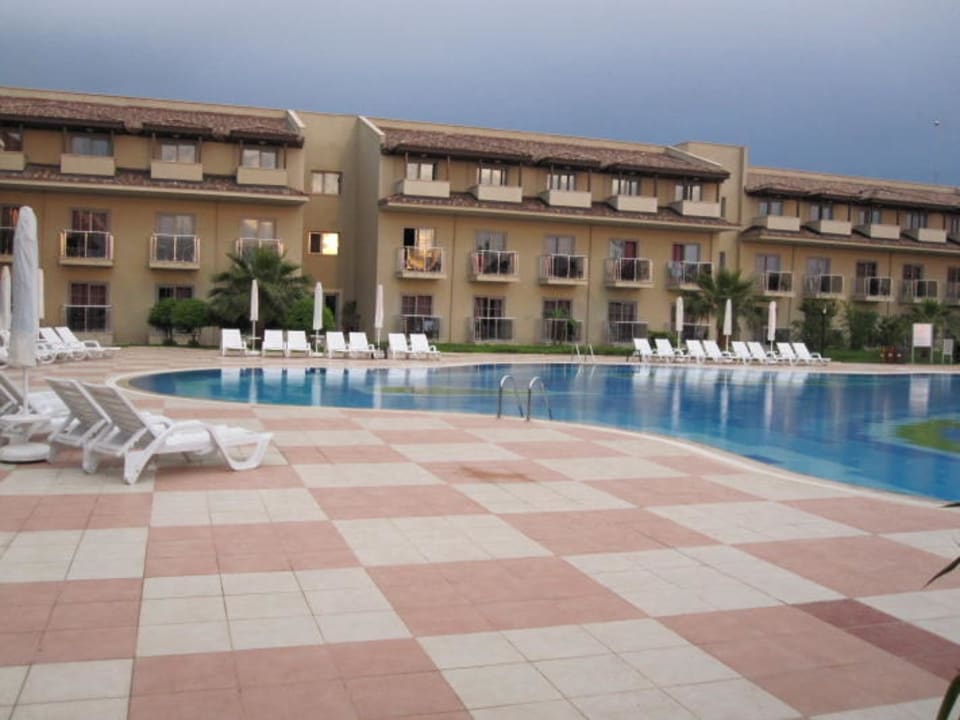 Relaxpool am Abend Hotel Club Nena