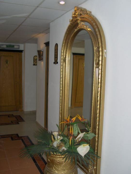 Korytarz King Tut Resort