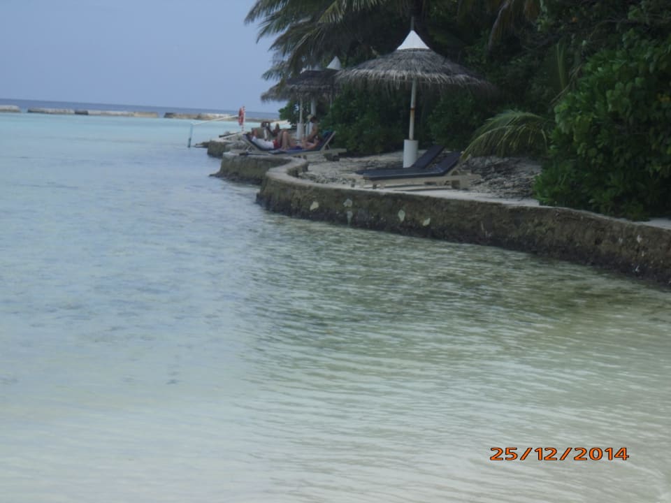 Zugang zum Wasser schlecht und Steinig Ellaidhoo Maldives by Cinnamon